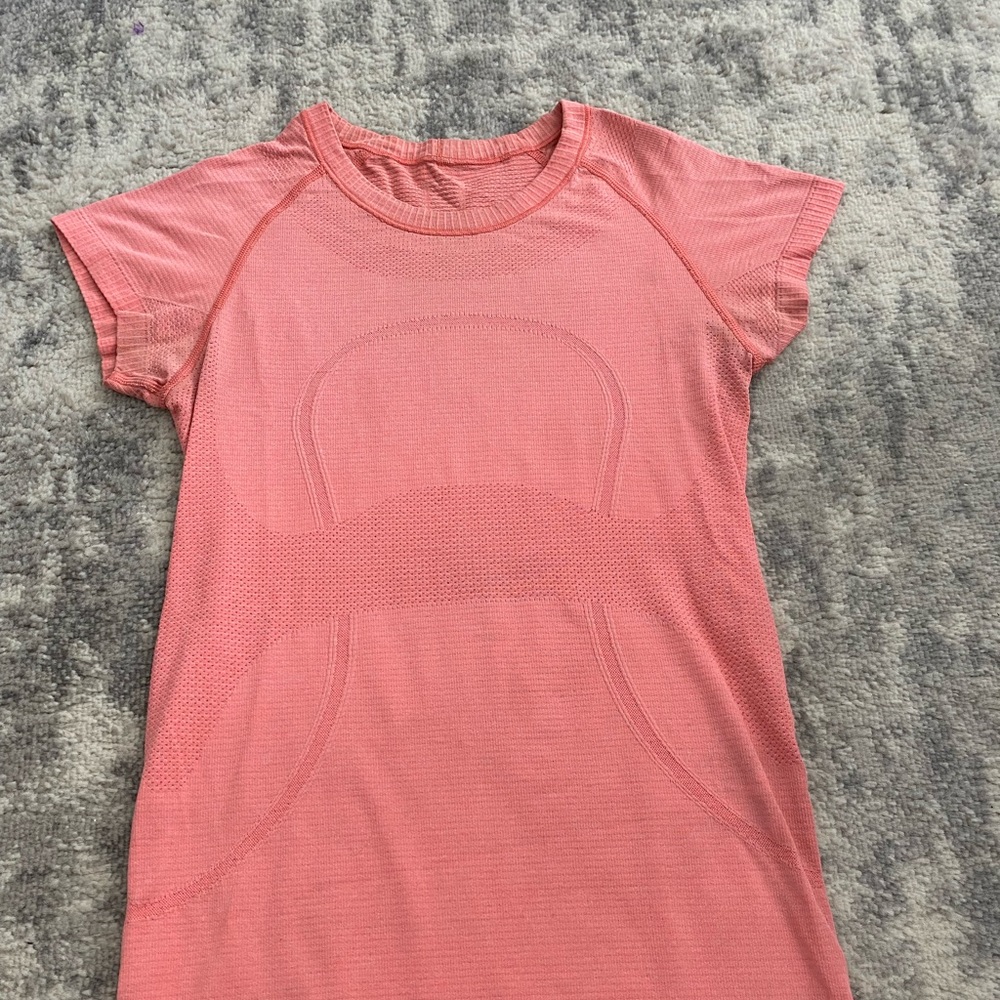 Swiftly Tech Short Sleeve Shirt 2.0 Coral